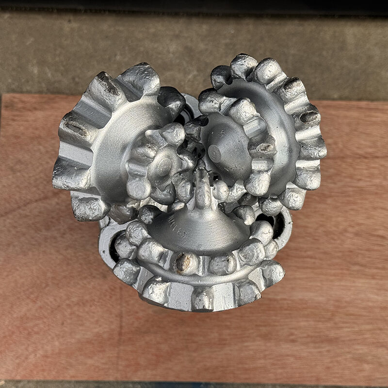 5 1/2 インチ スチール歯トリコーンビット ジャーナルベアリング付き 高速掘削用